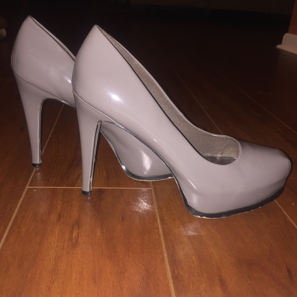 Grey City Streets Pumps